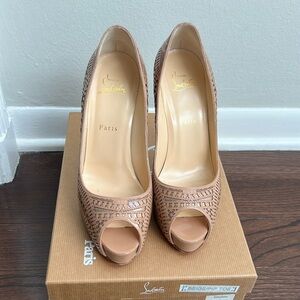 Christian Louboutin patent leather pumps Sz 9